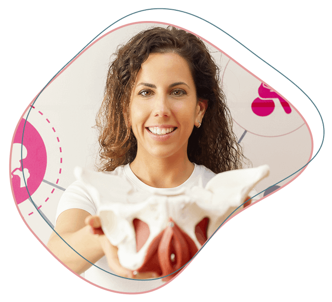 Susana sosteniendo un esqueleto de zona pélvica