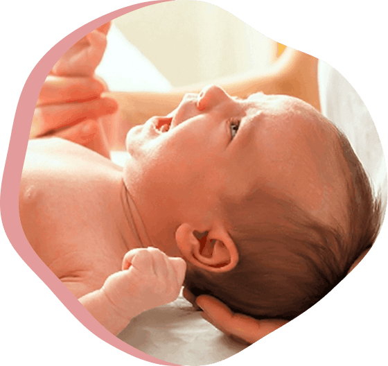 Bebé agitado mientras se le trata