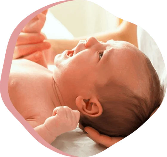 bebe con fisioterapia para colico del lactante